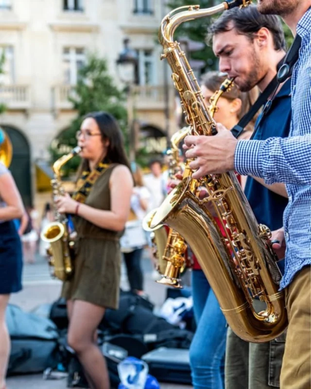 À l’occasion de la Fête de la musique, le village de Castelnau-de-Médoc s’anime au rythme des concerts et des animations🎤🎸

Depuis le Château de l'Isle, profitez pleinement de l’événement : le centre-ville se situe à seulement 10 minutes à pied du domaine.

Samedi 20/06 au théâtre de la verdure de 17h à 2H : 2 concerts
Dimanche 21/06 sur la Place de l’Eglise de 9H à 17H : Animations musicales

Flânez dans les rues animées, découvrez les artistes locaux, partagez un verre entre amis ou en famille et vivez l’ambiance chaleureuse d’une fête incontournable de l’été 🎵
Et après la musique, retrouvez le calme et le confort du Château de l’Isle pour prolonger votre séjour dans un cadre élégant et reposant.

Réservez votre chambre dès maintenant pour profiter de la Fête de la Musique à Castelnau-de-Médoc : www.chateaudelisle.com

Crédit : omersukrugoksu

#FeteDeLaMusique #SortieGironde #ÉtéEnFrance