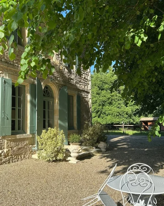 La saison touche à sa fin au Château de l’Isle… Le domaine a fermé ses portes depuis quelques jours et ce, pour mieux se retrouver au printemps prochain.

Une magnifique saison s’achève, riche en rencontres, en séjours et en moments partagés. Merci à toutes celles et ceux qui nous ont fait confiance et qui sont venus découvrir le Château de l’Isle et le Médoc en 2026. 🤍

Nous préparons déjà vos futures arrivées avec la même envie de vous accueillir dans ce cadre unique.

Merci pour cette belle année et à l’année prochaine !
Les réservations pour 2027 sont déjà possibles : http://www.chateaudelisle.com

#FinDeSaison #Médoc #ÀLAnnéeProchaine
