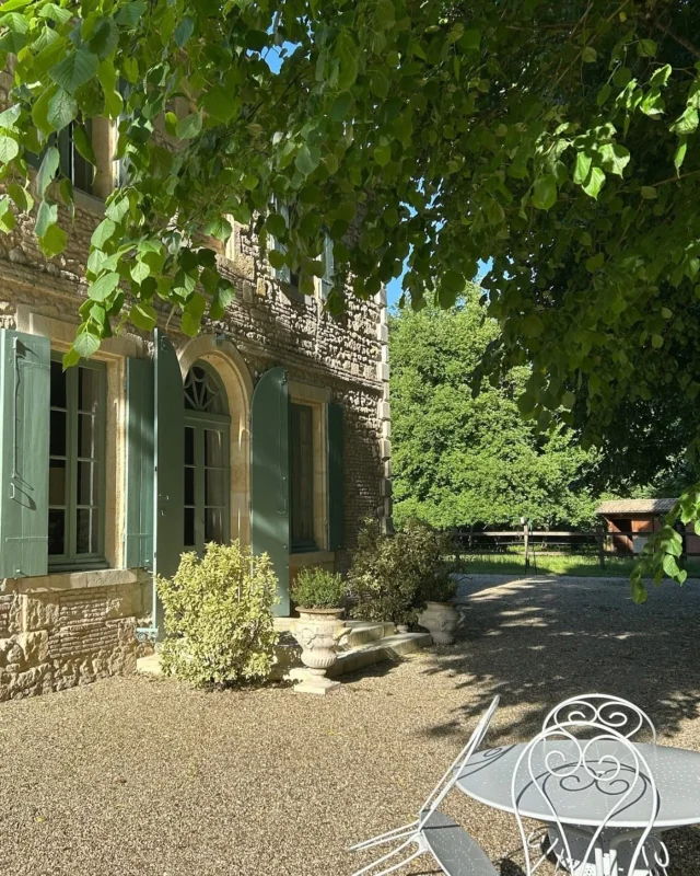 La saison touche à sa fin au Château de l’Isle… Le domaine a fermé ses portes depuis quelques jours et ce, pour mieux se retrouver au printemps prochain.

Une magnifique saison s’achève, riche en rencontres, en séjours et en moments partagés. Merci à toutes celles et ceux qui nous ont fait confiance et qui sont venus découvrir le Château de l’Isle et le Médoc en 2026. 🤍

Nous préparons déjà vos futures arrivées avec la même envie de vous accueillir dans ce cadre unique.

Merci pour cette belle année et à l’année prochaine !
Les réservations pour 2027 sont déjà possibles : http://www.chateaudelisle.com

#FinDeSaison #Médoc #CastelnauDeMédoc #ÀLAnnéeProchaine