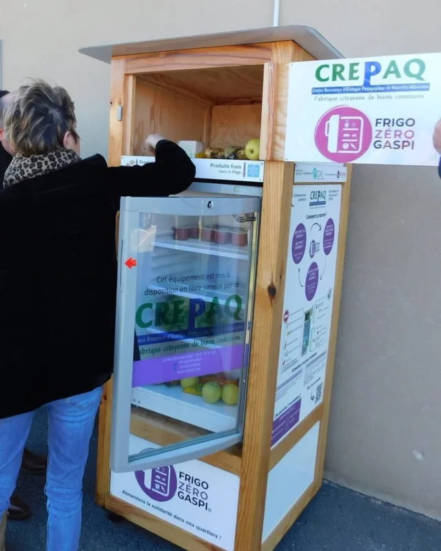 Parce que le respect de l'environnement et la solidarité font partie de nos valeurs, nous souhaitons mettre en lumière une belle initiative de notre commune de Castelnau-de-Medoc : le Frigo Zéro Gaspi ❄️.
Mis à disposition en libre-service, 24h/24 et 7j/7, il permet à chacun de déposer ou de récupérer gratuitement des denrées alimentaires encore consommables, afin de lutter contre le gaspillage et d'aider ceux qui en ont besoin.

Vous séjournez au Château de l'Isle et il vous reste des produits alimentaires avant votre départ ? Plutôt que de les jeter, pensez à les déposer dans ce frigo solidaire. Un geste simple qui peut faire toute la différence.
En voyage aussi, il est possible d'adopter des habitudes plus responsables !

Réservez votre séjour au Château de l'Isle et découvrez un domaine où l'art de vivre rime aussi avec engagement : http://www.chateaudelisle.com

Crédit image : mairie de Castelnau de Médoc

#ChâteauDeLIsle #ZéroGaspi #CastelnauDeMédoc #TourismeResponsable