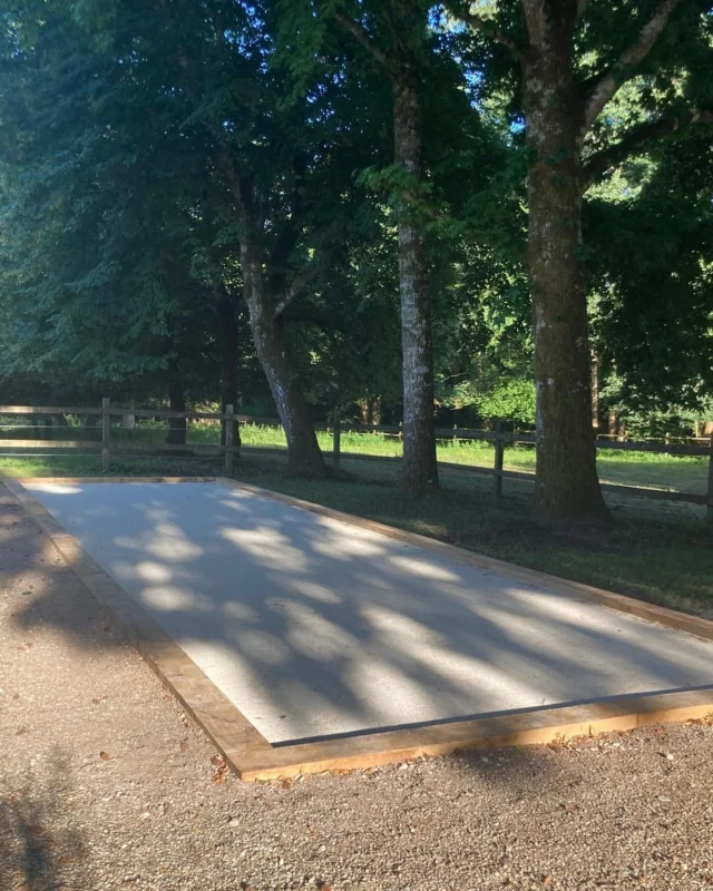 Le Château de l’Isle continue d’évoluer pour rendre votre séjour encore plus agréable ✨

Parmi les nouveautés de la saison, découvrez notre nouveau terrain de pétanque “officiel”, idéal pour partager des moments conviviaux en famille ou entre amis 🌿
Et ce n’est pas tout : une grande table de ping-pong viendra prochainement compléter ces nouveaux équipements loisirs.

Notre volonté du Château de l’Isle : offrir des espaces de détente, de partage et de convivialité pour petits et grands.
➡️ Venez découvrir toutes les nouveautés lors de votre prochain séjour !

Alors, vous tirez ou vous pointez ?

Réservations pour l’été : www.chateaudelisle.com

#Loisirs #Pétanque #PingPong #SéjourEnFamille